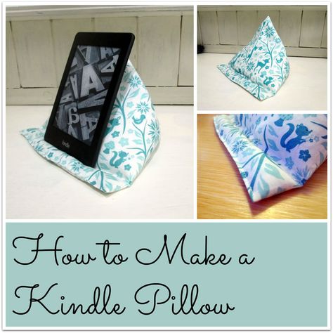 An easy tutorial for how to make a triangular pyramid Kindle pillow. No pattern required and no fiddly triangles! Step by step instructions with pictures. Ipad Rest Pattern, Pillow Book Holder Pattern, Kindle Pillow, Ipad Pillow, Kindle Holder, Pochette Diy, Book Rest, Tablet Pillow, Book Pillow