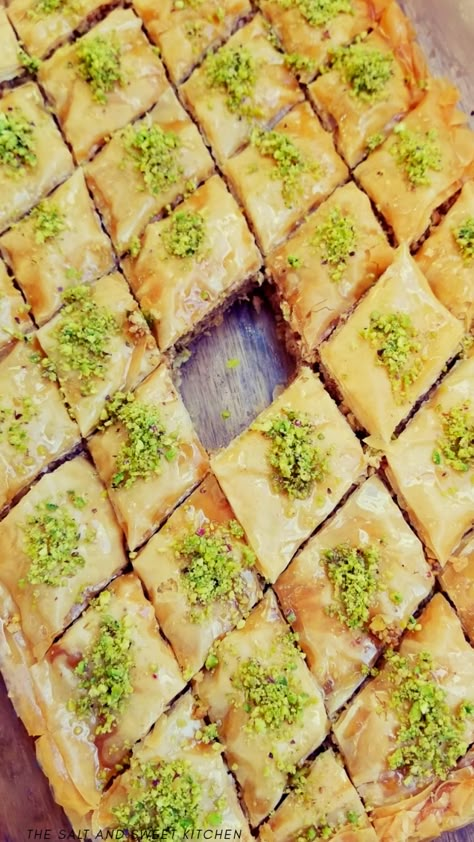 Lebanese Baklava Recipe, Lebanese Baklava, Lebanese Chicken Shawarma, Snicker Bars, Iraqi Recipes, Dinner Ideas Air Fryer, Lebanese Lentil Soup, Jordanian Food, Beef Shawarma