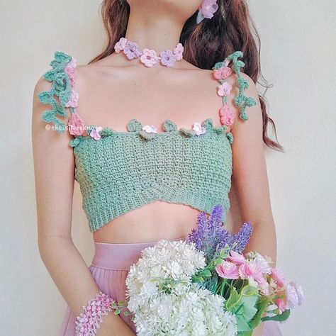 Crochet Spring Patterns, Free Crochet Tops, Photoshoot Flowers, Crochet Blouses, Crochet Two Piece, Blouses Designs, Crochet Top Outfit, Crochet Stitches Guide, My Things