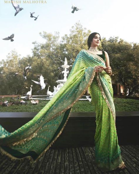 #Green #bandhani #Saree #stunning on @janhvi Kapoor 💚🌷💚 Indian Pose, Lifestyle Posing, Sabyasachi Lehenga, Janhvi Kapoor, Saree Poses, Vogue Wedding, Indian Photoshoot, Instagram Lifestyle, Saree Photoshoot