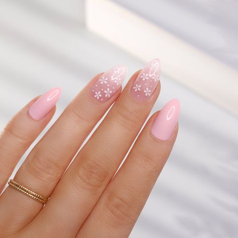 Light Colour Nail Art, Easy Pink Nail Designs, Beach Nails Designs, Summer Beach Nails, Natural Nail Shapes, Buff Nails, Salon Nails, Vibrant Nails, Nail Styles