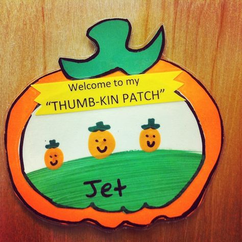 Is this not the cutest craft ever? Thumbkin Patch, October Crafts, Preschool Fall, Halloween Preschool, Easy Turkey, Turkey Craft, Fall Preschool, Daycare Ideas, Daycare Crafts