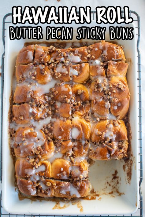 20 recipes using Hawaiian Rolls - Make the Best of Everything Maple Sticky Buns, Sweet Hawaiian Rolls, Super Easy Breakfast, Hawaiian Desserts, Delicious Breakfast Casserole, Sweet Bread Rolls, Sticky Buns Recipes, Hawaiian Roll, Pecan Sticky Buns