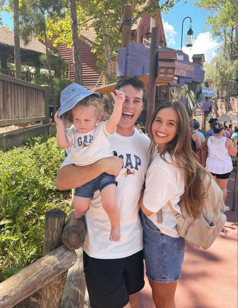 Disney With Baby, Kristin Johns, Fam Goals, Disney World Aesthetic, Disney Attire, Mom Goals, Disney 2024, Vacation Family, Moms Goals