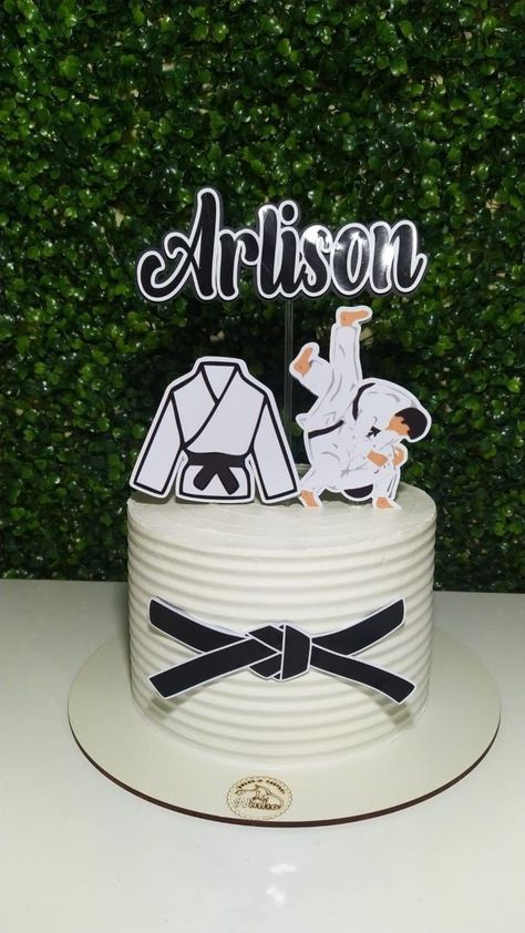 Karate Decorations, Karate Cake, Makeup Birthday Cakes, Martial Arts Birthday, Cricket Cake, Camera Cakes, Karate Birthday, Taekwondo Girl, Cake Design Inspiration