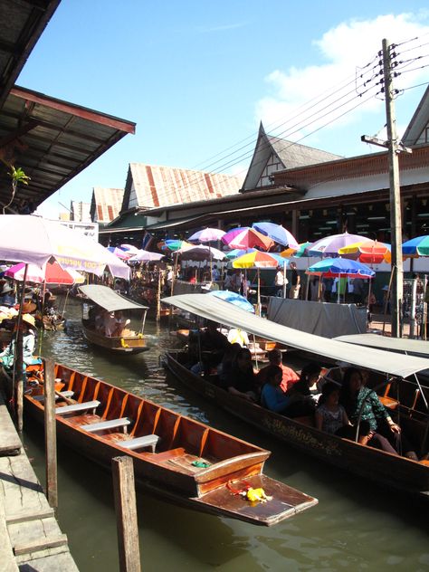 Scene from the busy floating market of Bangkok Busy Market Scene Drawing, Market Scene Drawing, Busy Market, Market Scene, Floating Market, World Street, Scene Drawing, Places Ive Been, Bangkok