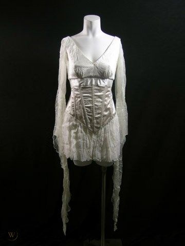 1195 Ella Enchanted (Anne Hathaway) Movie Costumes | #44776220 Ella Enchanted Outfits, Ella Enchanted Wedding Dress, Ella Enchanted Dress, Anne Hathaway Costume, Ella Enchanted Costume, Ella Enchanted Aesthetic, Ella Enchanted Movie, Enchanted Wedding Dress, Enchanted Dress