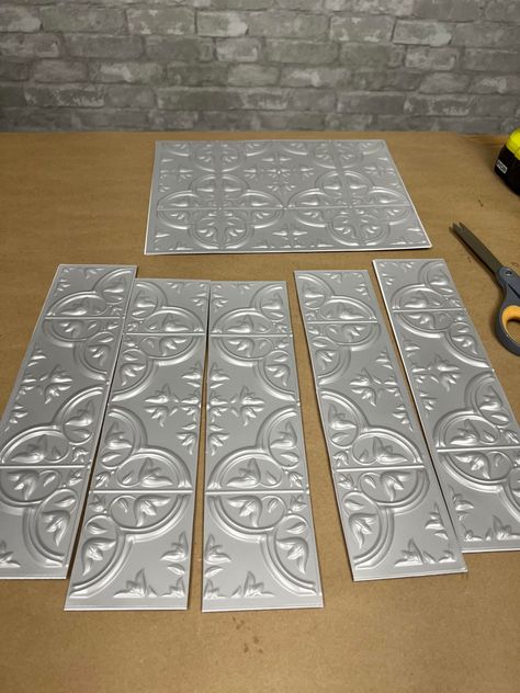 Ceiling Tiles Crafts, Pallet Trees, Diy Dollar Tree Gifts, Faux Tin Tiles, Dollar Tree Gifts, Tree Faux, Xmas Projects, Deck Table, Dollar Store Christmas Crafts