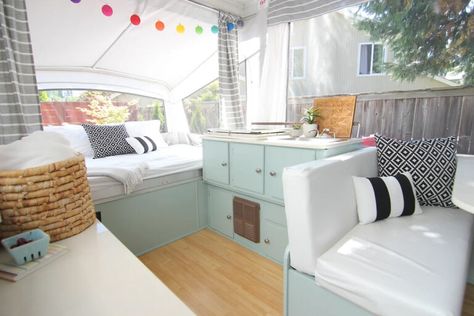 This Pop-Up camper makeover cost less than $200! Tent Trailer Remodel, Trailer Redo, Popup Camper Remodel, Glamper Camper, Pop Up Trailer, Camper Trailer Remodel, Diy Camper Remodel, Tent Trailer, Popup Camper