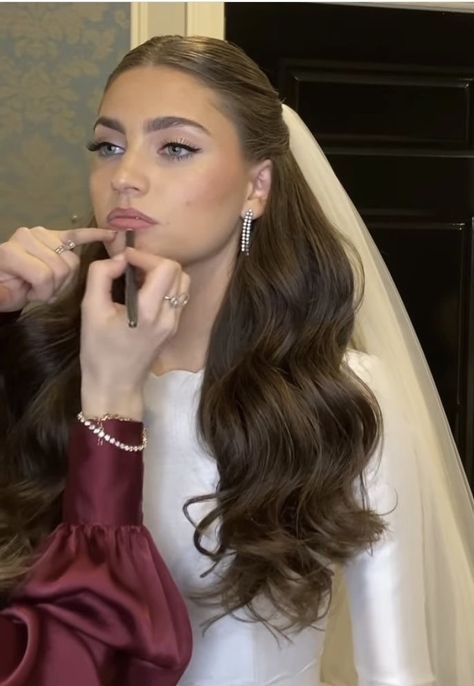 Wedding Hair Wavy, Bridal Hair Half Up Half Down, Hair Veil, Wedding Hair Bridal, Bridesmaid Hair Inspo, Bridal Hair Half Up, Long Bridal Hair, Bridal Hair Down, Wavy Wedding Hair