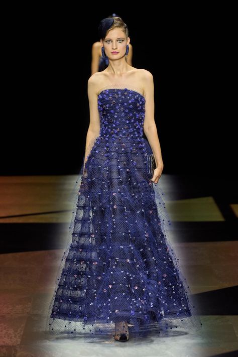 Fall 2022 Couture, 2022 Couture, Oscar Fashion, Elie Saab Couture, Armani Prive, Evening Dress Fashion, Fashion Runway, Fashion Wishlist, Fall 2022