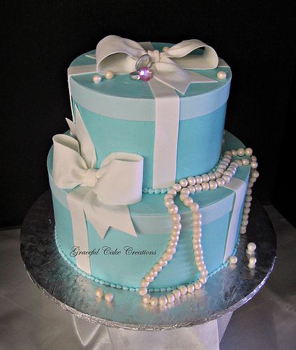 Tiffany Blue Gift Box Bridal Shower Cake Tiffany Blue Cakes, Tiffany Blue Bridal Shower, Tiffany Cakes, Tiffany Birthday, Gift Box Cakes, Blue Bridal Shower, Adult Birthday Cakes, Bridal Shower Cakes, Blue Cakes