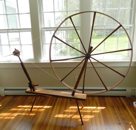 Spinning Wheel For Sale, Antique Spinning Wheel, Primitive Living Room, Wheel Decor, Spinning Wool, Spinning Wheels, Wheels For Sale, Spinning Yarn, Spinning Fiber