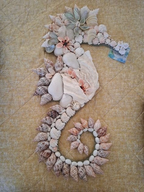 Sheshell Crafts, Resin With Shells, Quahog Shell Crafts, Diy Shell Ornaments, Shell Art Diy, Crafts With Seashells, Scallop Shell Craft, Rock Crafts Diy, Museum Ideas