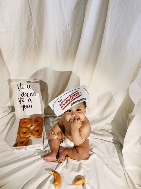 4 Month Fall Photoshoot, 6 Month Donut Pictures, 7 Month Old Pictures, In N Out Baby Photoshoot 9 Months, 11 Month Old Picture Ideas, 6m Photo Shoot, 6month Birthday Ideas, 6 Month Theme Pictures, Baby Milestones Pictures Ideas