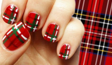 Check out this red, white and green combination. Using red as the base coat, strips of green, white and a bit of black is painted over to create a stunning plaid nail art design. Plaid Nail Designs, Plaid Nail Art, Nails Colorful, Plaid Nails, Finger Nail Art, Black Nail Art, Trendy Nail Design, Trendy Nail Art, Toe Nail Designs