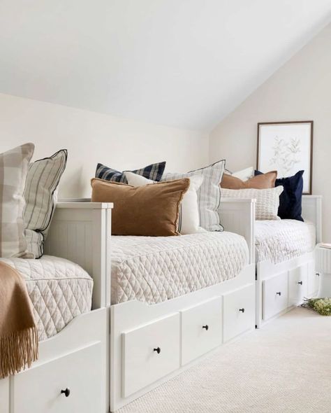 Minnesota lake house features the perfect blend of modern and traditional Two Daybeds In One Room, Hemnes Bed Ideas, Ikea Divan, Ikea Hemnes Daybed, Ikea Hemnes Bed, Hemnes Day Bed, Ikea Daybed, Hemnes Ikea, Hemnes Bed