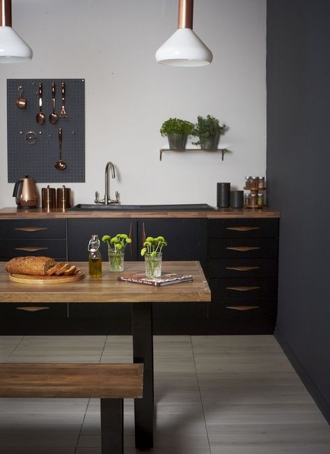 Copper and Black kitchen. Black Wren Living kitchen units are teamed with a wooden worktop and grey walls. styled by Pippa Jameson for HomeStyle magazine. Photographed by Jo Henderson. Industrial Modern Kitchen, Black And Copper Kitchen, Butcher Block Kitchen, Kitchen Black, Color Fits, Black Kitchen Cabinets, Copper Kitchen, Grey Kitchens, Kitchen Units