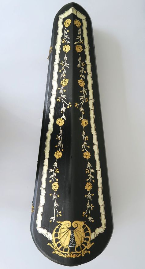 Violin case in black painted wood, gold lacquered, decor… Painted Violin Case, Painted Violin, Violin Case, Red Lacquer, Wooden Case, World Art, Art Furniture, Private Event, Painted Wood