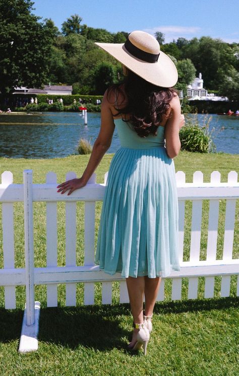 A Day at Henley Royal Regatta - The Londoner Melbourne Cup Fashion, Henley Regatta, Henley Royal Regatta, Turquoise Clothes, Outfit Women, Dress Codes, Traditional Dresses, Ladies Day, Savannah