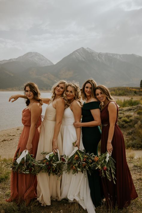 Recreating Mismatched Bridesmaids Looks | Pt. 3 - Wedding Style Mountain Bridesmaid Dresses, Bachelorette Party Playlist, Bridesmaids Looks, Bridesmaid Dress Trends, Mauve Bridesmaid, Bridesmaid Poses, Mauve Bridesmaid Dress, Trending Looks, Fall Bridesmaids