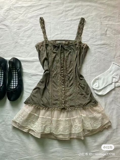 Green Coquette Outfit, Mary Janes Outfit Ideas, Outfit Ideas Coquette, Green Coquette, Mary Janes Outfit, Outfit Coquette, Coquette Outfit, Downtown Outfits, Vintage Outfit