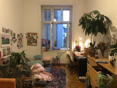 Trashy Apartment Aesthetic, Trashy Apartment, Crappy Apartment Aesthetic, Poor Apartment Aesthetic, House Emoji, Light Academia Room, Pillow Princess, Academia Room, Apartment Aesthetic