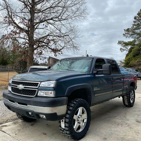 2003 Chevy Silverado 2500hd, Chevy Cateye, Cateye Chevy, Squatted Truck, Squatted Trucks, Chevy Duramax, Chevy Diesel Trucks, Mclaren 720s, Dream Trucks