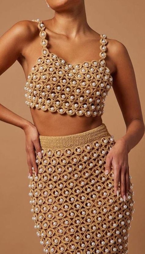 Unique Top Designs, Crop Tops Crochet, Pearl Crochet, Corset Fashion Outfits, Skirt Pattern Free, Acrylic Decoration, Taupe Fashion, Crochet Top Outfit, Crochet Cozy