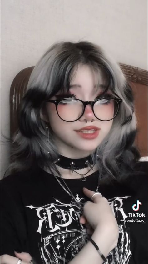 E-girl Hairstyles, Short Egirl Hair, Short Egirl Haircut, Alt Girl Hairstyles, Egirl Haircut, Hair Color Black And White, Alt Girl Hair, Gothic Haircuts, Short Hair Styles For 2023