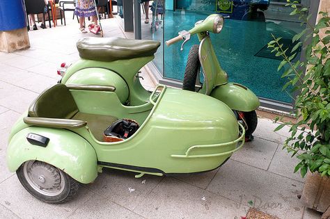 Moped With Sidecar, Scooter Sidecar, Maybach Car, Classic Scooter, Classic Vespa, Honda Ruckus, Vespa Scooter, Lambretta Scooter, Vespa Lambretta