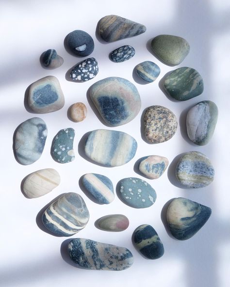 Wishing Stones, Rocks And Fossils, Rock And Pebbles, Get A Job, Sea Glass Beach, Cool Rocks, Fashion Photography Inspiration, Art Courses, Cool Things