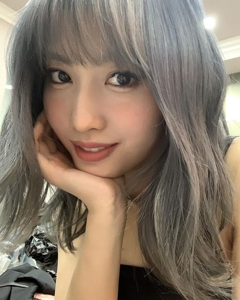 Sana Momo, Hirai Momo, Grey Hair, Famous Celebrities, Silver Hair, What Is Love, Instagram Update, Korean Girl, South Korean Girls