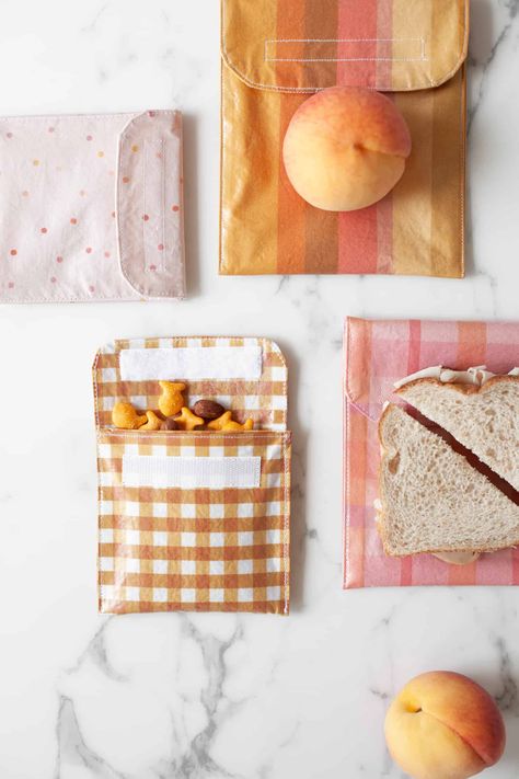 Diy Reusable Sandwich Bags, Office Lunches, Diy Sy, Reusable Sandwich Bags, Reusable Snack Bag, Sandwich Bags, Snack Bags, Beautiful Mess, Diy Bag