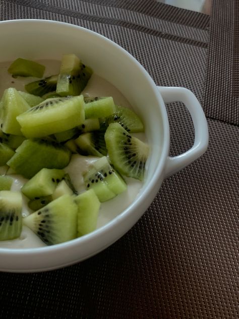 recipe: cottage cheese 200 gr, milk 100 ml, banana, kiwi 🛒✨⛅️ Recipe Cottage Cheese, My Breakfast, Cottage Cheese, Pretty Food, Kiwi, Milk, Cottage, Cheese, Fruit