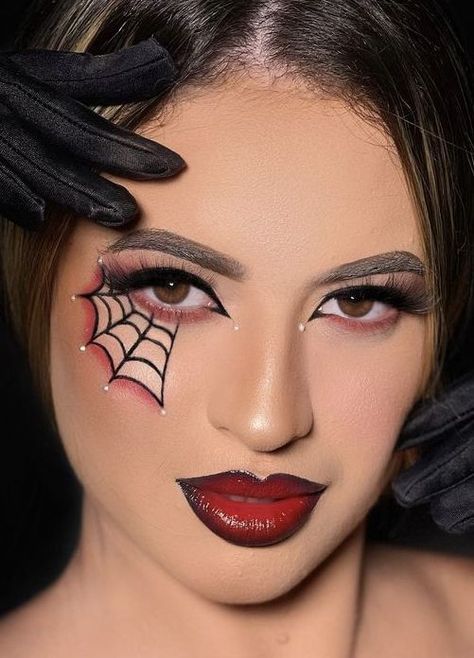 Halloween Simple Eye Makeup, Spider Man Makeup Women Easy, Simple Halloween Face Paint Ideas, Easy Halloween Makeup Ideas Simple, Spiderwoman Makeup, Halloween Simple Makeup, Halloween Trucco, Halloween Makeup Simple, Adult Halloween Makeup