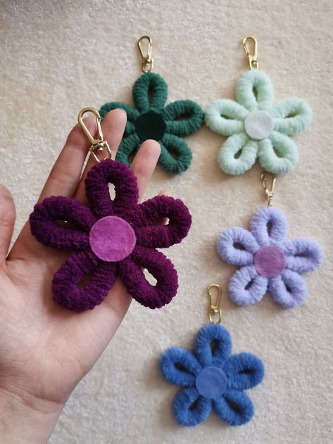 Macrame Flower, Teacher Birthday, Bride Shower, Flower Colors, Macrame Keychain, Pixel Crochet, Mom Bags, Summer Weddings, Macrame Design