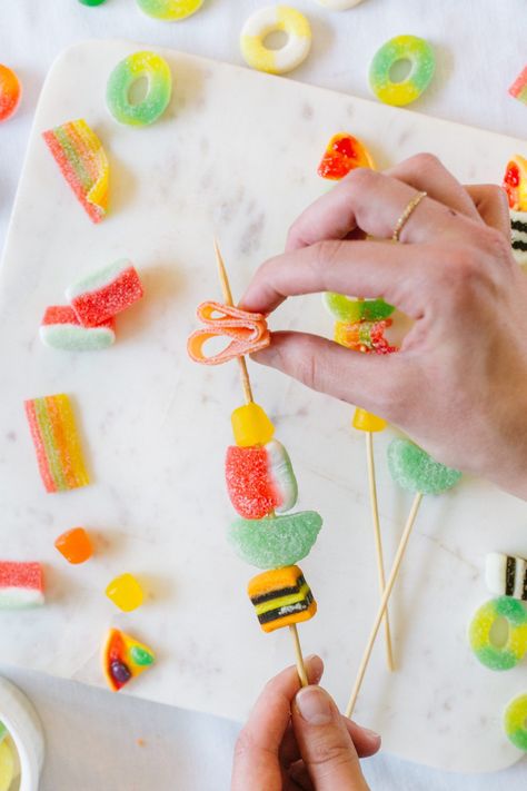 Candy Kabobs Diy, Diy Candy Kabobs, Easy Kabobs, Gummy Candy Kabobs, Kabob Sticks, Homemade Gummy Bears, Candy Kabobs, Kabob Skewers, Make Your Own Pizza