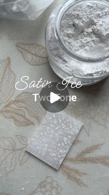 Sarah Maddison Creative ®️ on Instagram: "Yesterday on subscriptions we looked at Satin Ice Fondant compared to Queen Fondant, aroma, feel, ease of use: 

Today I’ve filmed some tips and tricks to prepare Satin Ice for the two tone technique with fondant stamps, the good news is it worked so anyone that loves this brand of fondant can join the fun of two tone fondant cookies! 

This fondant does take some preparation for use with stamps but it is possible! 

The full video will be up on subscriptions this evening. If you would to access choose the subscribe button at the top of this post ❤️" Satin Ice Fondant, Fondant Stamping, Fondant Cookies, Subscribe Button, The Good News, Tips And Tricks, Good News, Cookie Recipes, Fondant