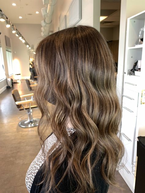 Blonde Ash Highlights, Hair Inspo Color Brunettes, Ash Highlights, Light Brunette Hair, Dark Blonde Highlights, Caramel Brown Hair, Balayage Ideas, Brown Straight Hair, Brown Wavy Hair