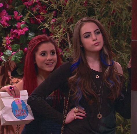 Jade & Cat’s best moments from the TV Show Victorious (2010-2013) Tv Show Friendships, You The Show, Best Friends In Every Universe, Cat X Jade, Tv Show Duos, Friendship Tv Show, Iconic Brunette Duos, Cat And Jade Victorious, 2010 Tv Show