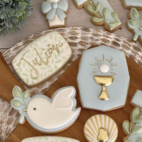 Confirmation Royal Icing Cookies, Communion Cookies Girl, First Communion Cookies Boys, Cookies Bautismo, Baptism Sugar Cookies Boy, Communion Cookies, Baptism Cookies, First Communion Decorations, Communion Decorations