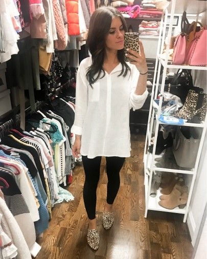 White Button Up And Leggings, White Button Down With Leggings, Button Down And Leggings Outfit, Leggings And Oversized Button Up, Button Down Tunic Outfit, Long White Button Down Shirt Outfit, Button Up With Leggings, Button Down With Leggings, White Button Down Shirt Outfit Winter