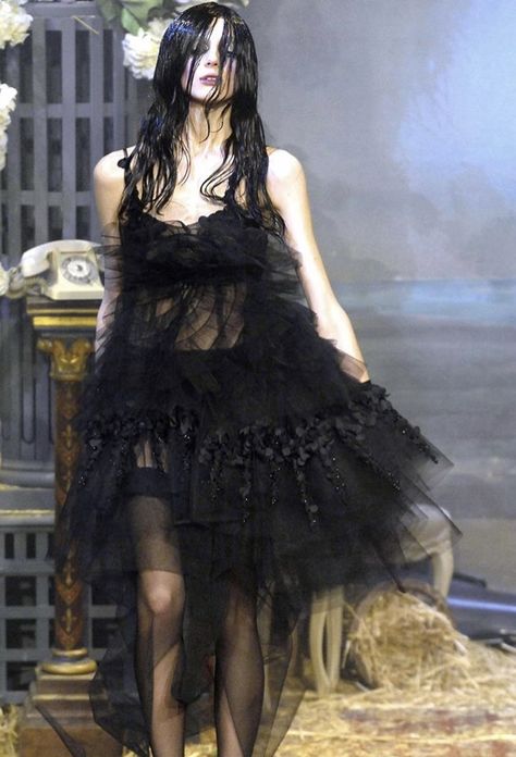 Dark Fashion Runway, Punk Runway, Goth Runway, Runway Fashion Couture, Runway Outfits, New Rock, John Galliano, Dark Fashion, Goth Fashion