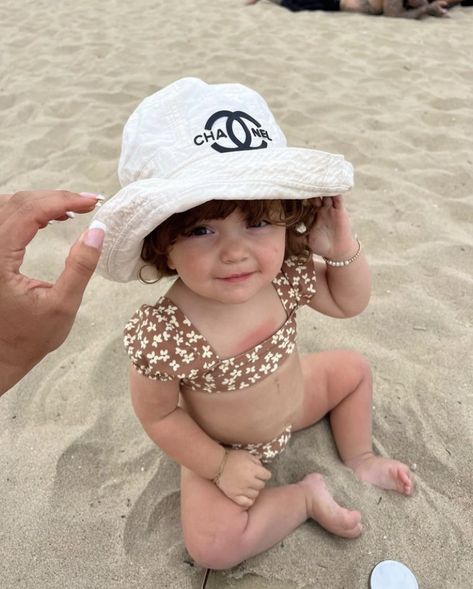 Baby Girl Photoshooting At Beach, Wasian Baby Girl Aesthetic, Baby Girl Beach Outfit, Mom And Baby Beach Aesthetic, Teen Pregnancy, Baby Girl Swimsuit, Mini Outfit, Winter Fashion Outfits Casual, Cute Baby Videos