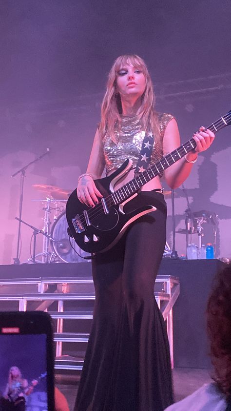 #maneskin#victoria de angelis #maneskintour Victoria From Maneskin, Bassist Outfit, Vic Deangelis Outfits, Maneskin Concert Outfit, Victoria Deangelis, Queen Vic, Taylor Momsen, Zoe Kravitz, Concert Looks