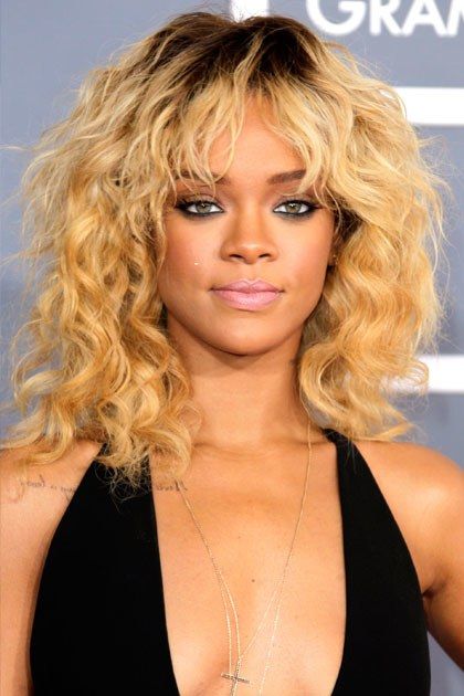 Glo Girl, Shoulder Length Curls, Best Haircuts, Blonde Curly Hair, Edgy Chic, Shag Haircut, Rihanna Fenty, Celeb Style, Hair Curly