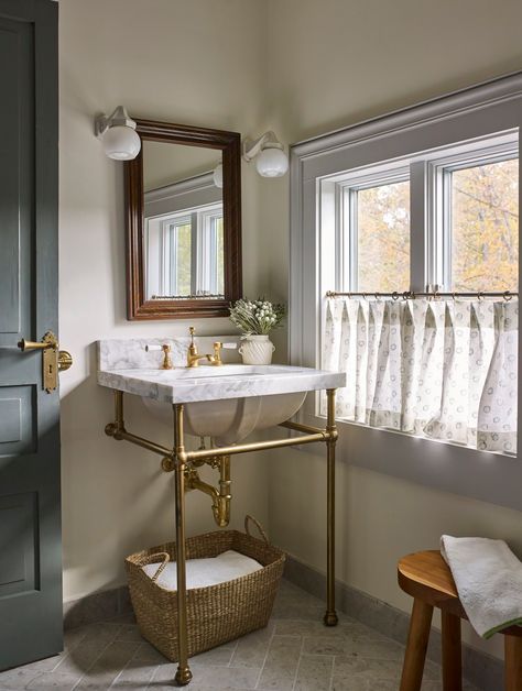 Sink Curtain, European Bathroom, Condo Bathroom, Traditional Curtains, Rustic Accessories, French Country Bathroom, Small Toilet Room, Interior Design Advice, Country Bathroom