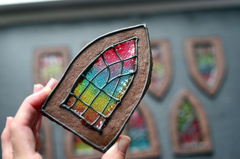 Cathedral Cookies, Window Cookies, Homemade Gingerbread House, Glass Cookies, Stained Glass Cookies, Gingerbread House Designs, Gingerbread House Decorations, Christmas Gingerbread House, Cookie Inspiration