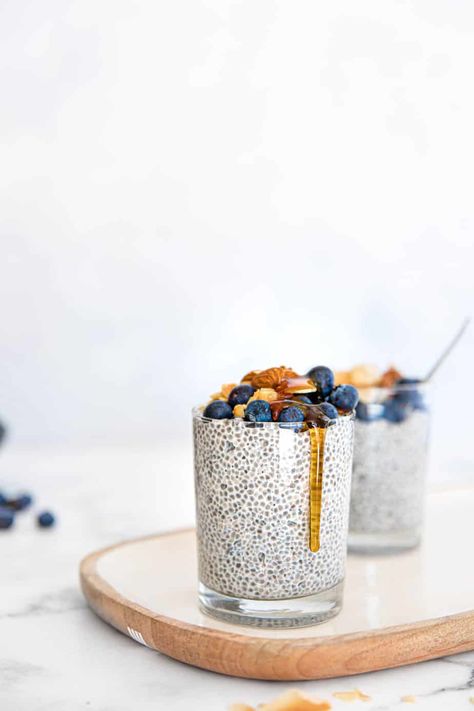 This easy & creamy Blueberry Coconut Chia Pudding is a simple, yet decadent breakfast or snack option that is gluten-free and vegan! Only 5 ingredients, healthy and oh so delicious. The perfect meal prep, make ahead breakfast or snack. Decadent Breakfast, Chia Seed Pudding Recipe, Mug Cake Healthy, Chia Seed Recipes Pudding, Coconut Chia Pudding, Almond Smoothie, Strawberry Almond, Coconut Chia, Chia Seed Recipes